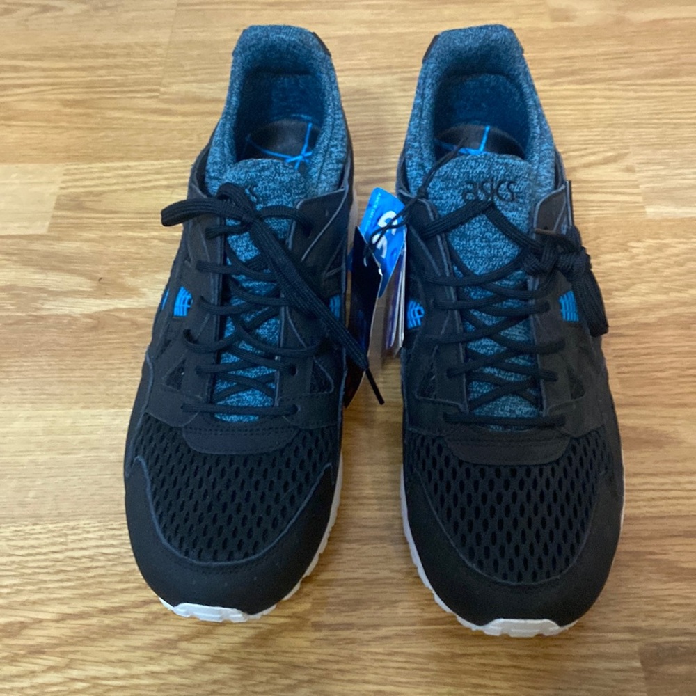 NWOB ASICS Tiger Gel-Lyte V “30 Years of  Gel” 
Men’s Size 12